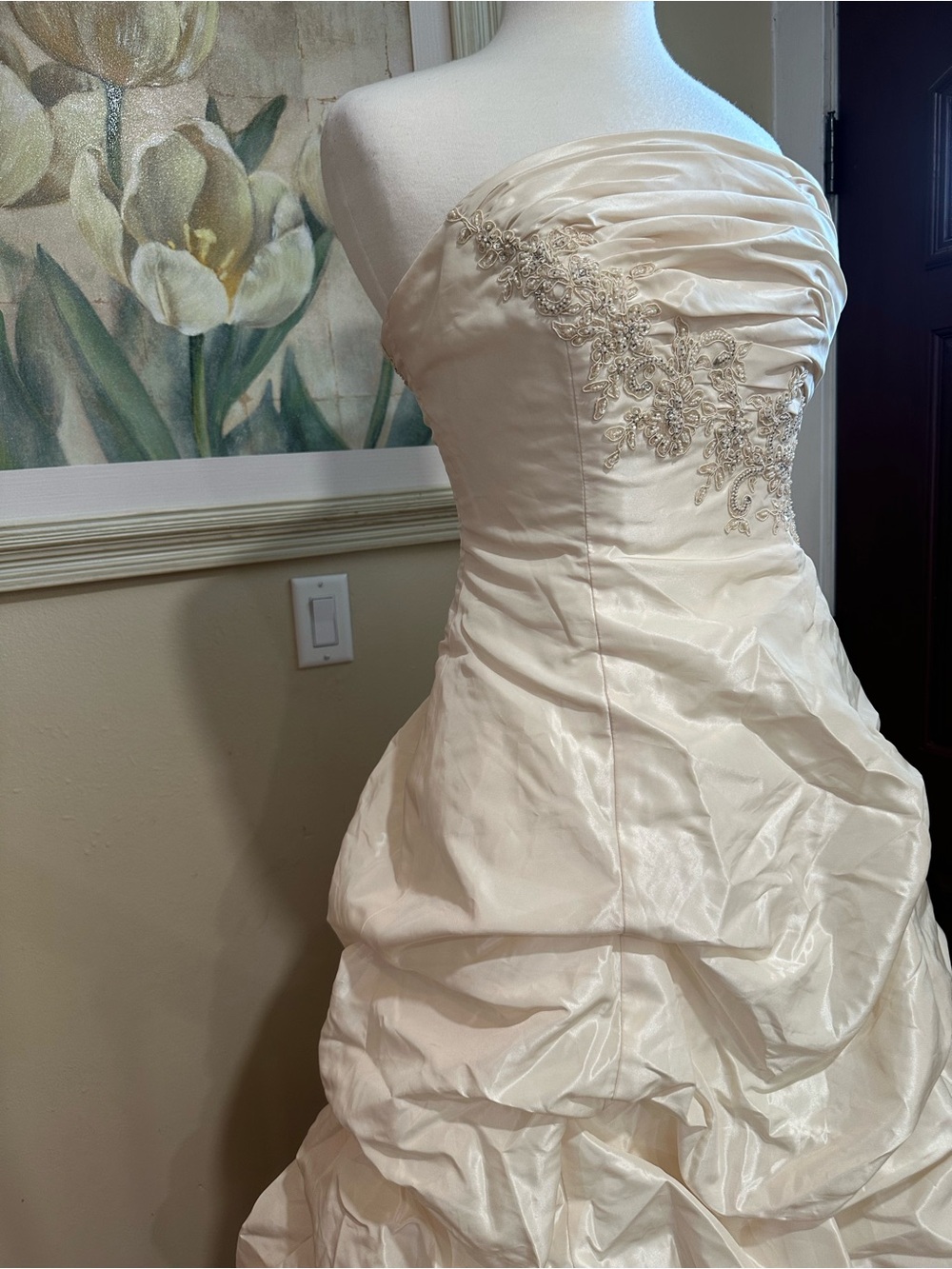 Davids Bridal Ivory Champagne Ruched lace Strapless Wedding Dress Sz 8 - Picture 6 of 16